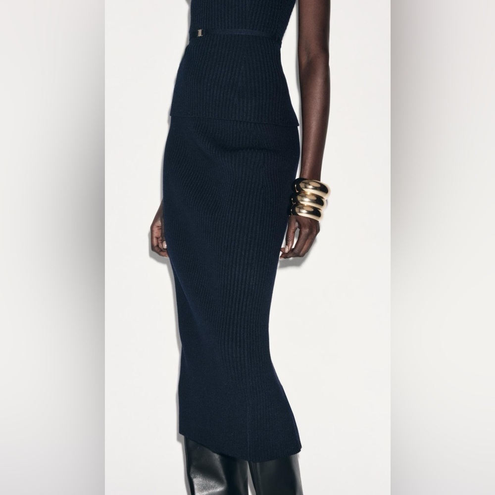 Zara high waisted, ribbed stretchy midi pencil skirt size small black NWT